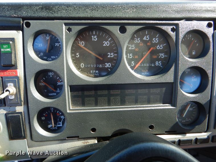 image for item HT9492 2000 Freightliner FL70  utility / service truck