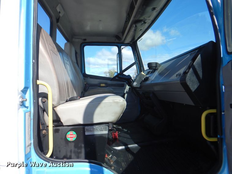 image for item HT9492 2000 Freightliner FL70  utility / service truck