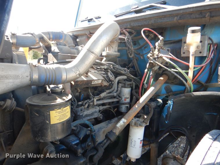 image for item HT9492 2000 Freightliner FL70  utility / service truck