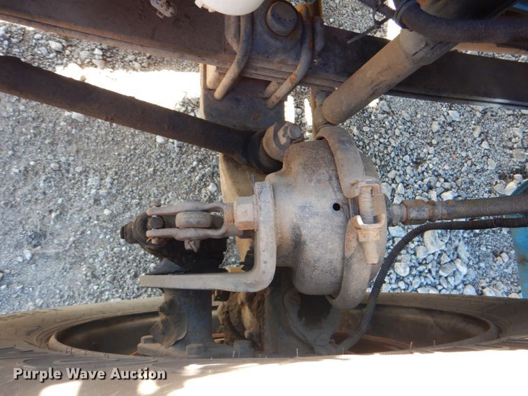 image for item HT9492 2000 Freightliner FL70  utility / service truck