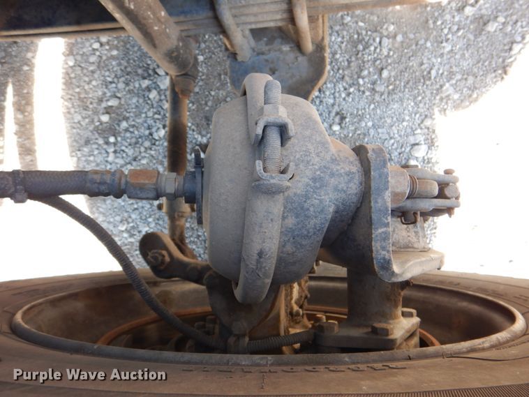 image for item HT9492 2000 Freightliner FL70  utility / service truck