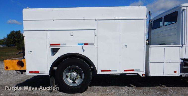 image for item HT9492 2000 Freightliner FL70  utility / service truck