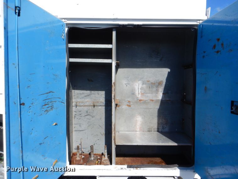 image for item HT9492 2000 Freightliner FL70  utility / service truck