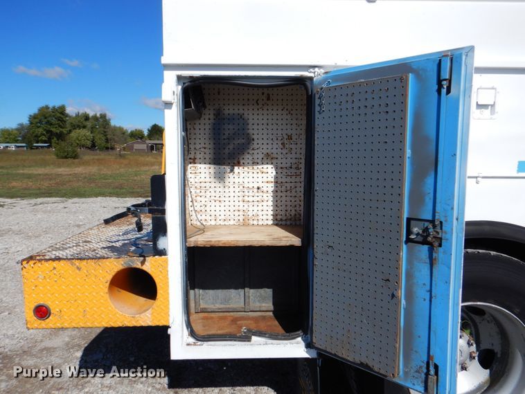 image for item HT9492 2000 Freightliner FL70  utility / service truck