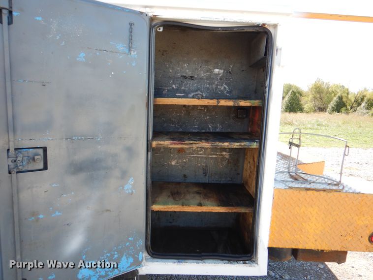 image for item HT9492 2000 Freightliner FL70  utility / service truck