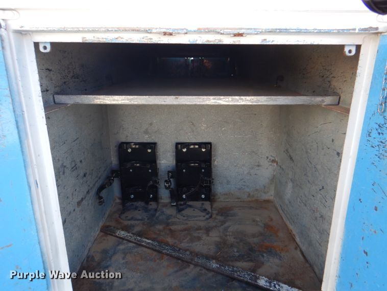 image for item HT9492 2000 Freightliner FL70  utility / service truck