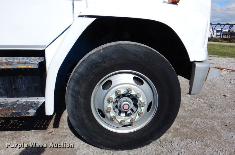 image for item HT9492 2000 Freightliner FL70  utility / service truck