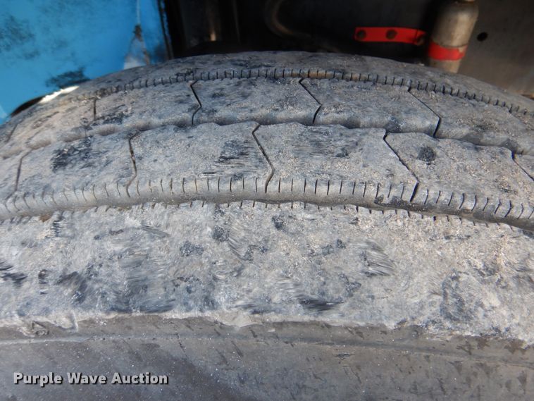 image for item HT9492 2000 Freightliner FL70  utility / service truck