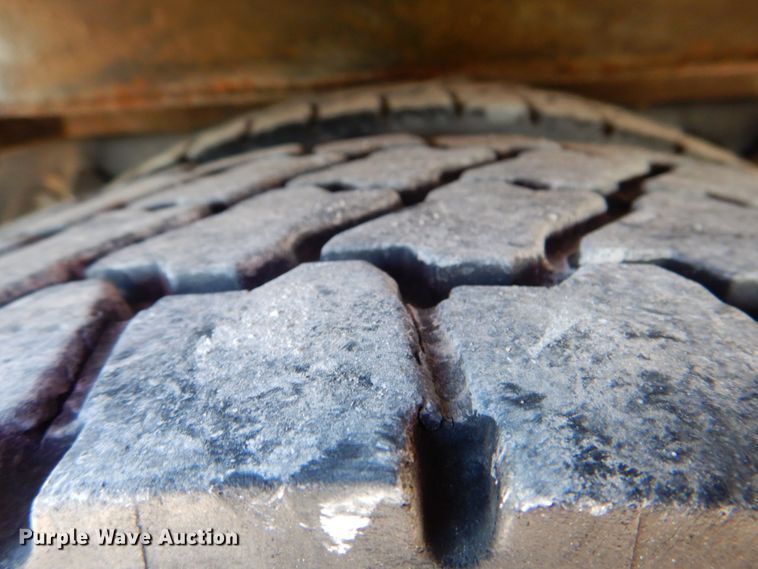 image for item HT9492 2000 Freightliner FL70  utility / service truck