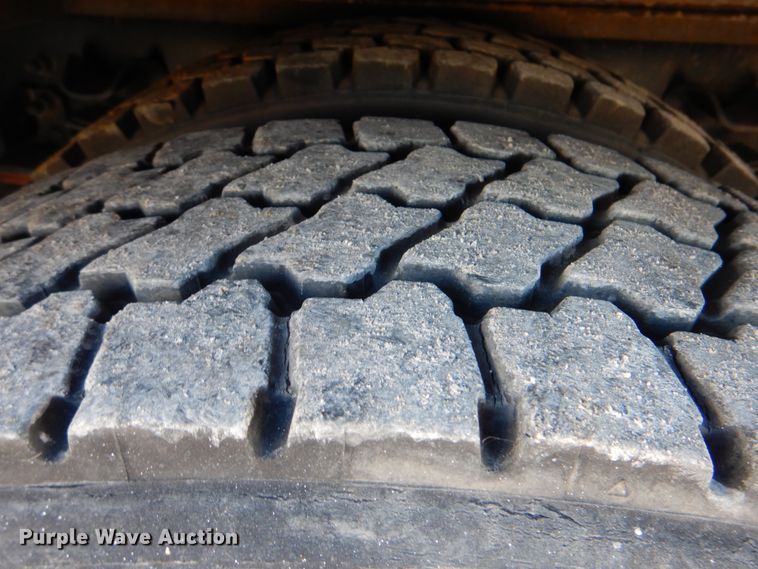 image for item HT9492 2000 Freightliner FL70  utility / service truck