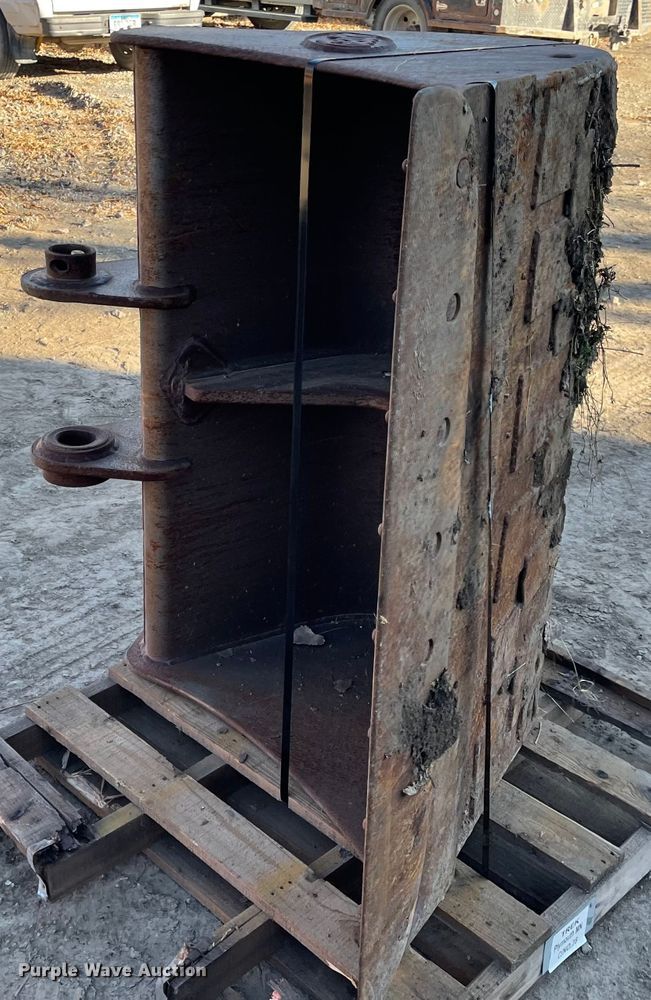 image for item IJ9523 48"W excavator bucket