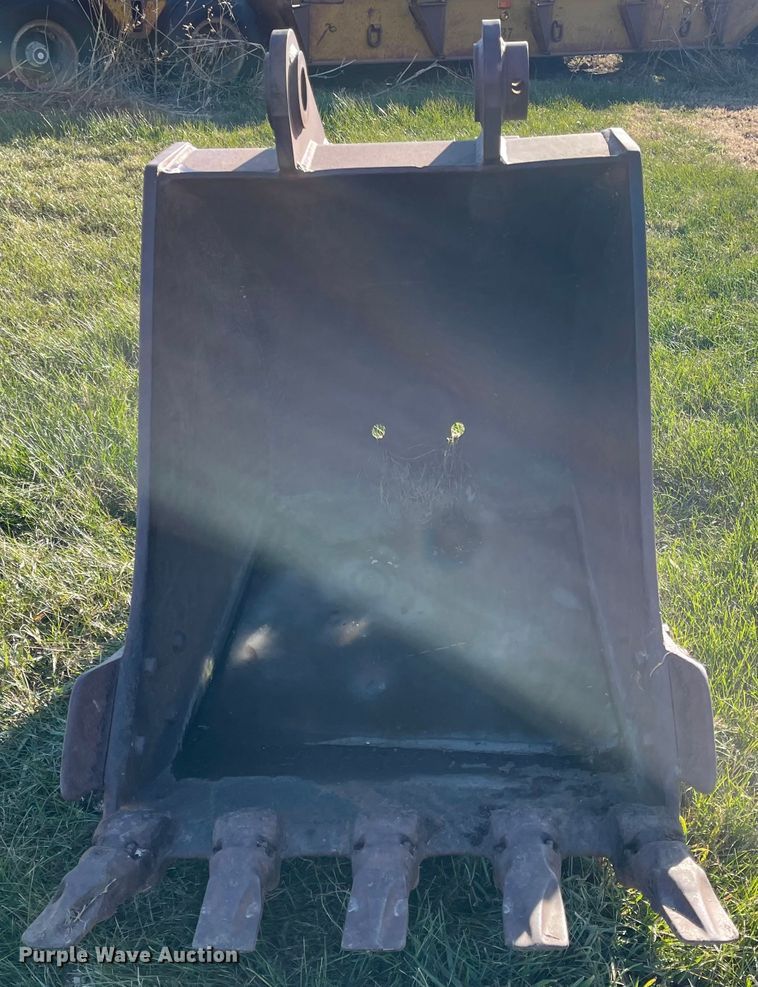 image for item IJ9525 37"W excavator bucket