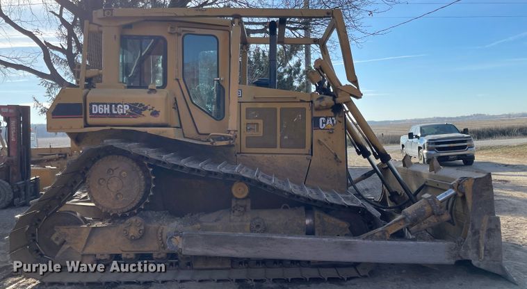 image for item IJ9527 1986 Caterpillar D6H LGP Series II  dozer