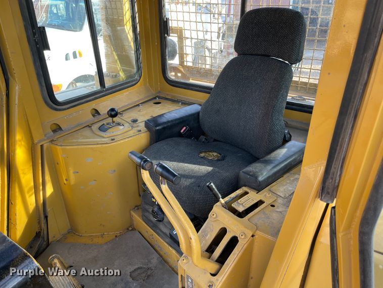image for item IJ9527 1986 Caterpillar D6H LGP Series II  dozer