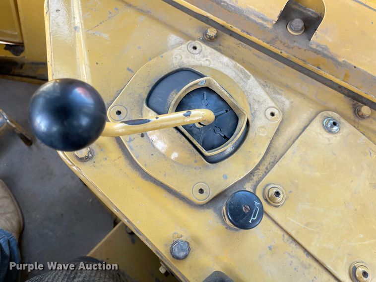 image for item IJ9527 1986 Caterpillar D6H LGP Series II  dozer