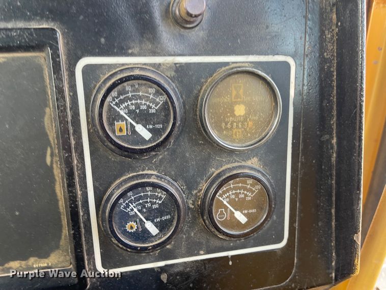 image for item IJ9527 1986 Caterpillar D6H LGP Series II  dozer