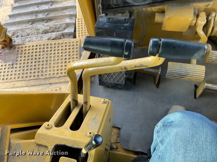 image for item IJ9527 1986 Caterpillar D6H LGP Series II  dozer