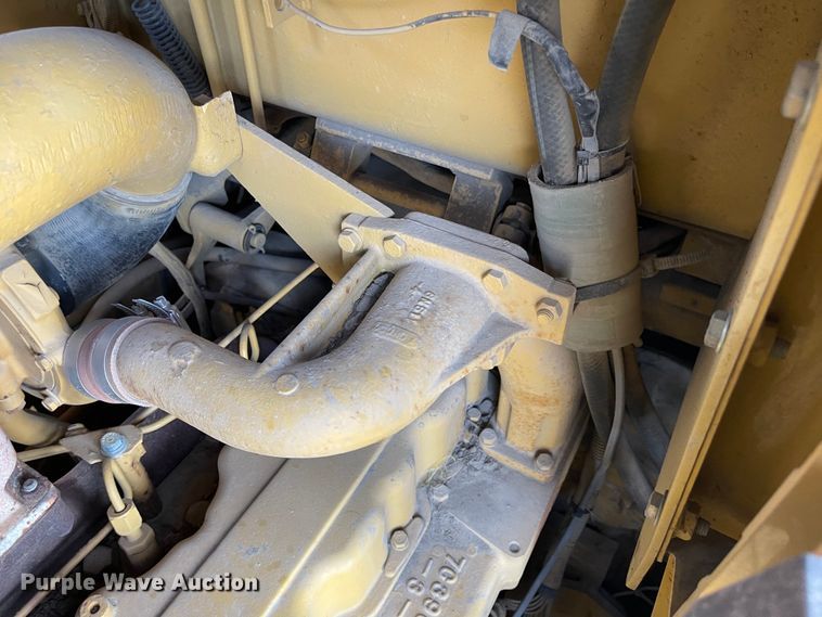 image for item IJ9527 1986 Caterpillar D6H LGP Series II  dozer