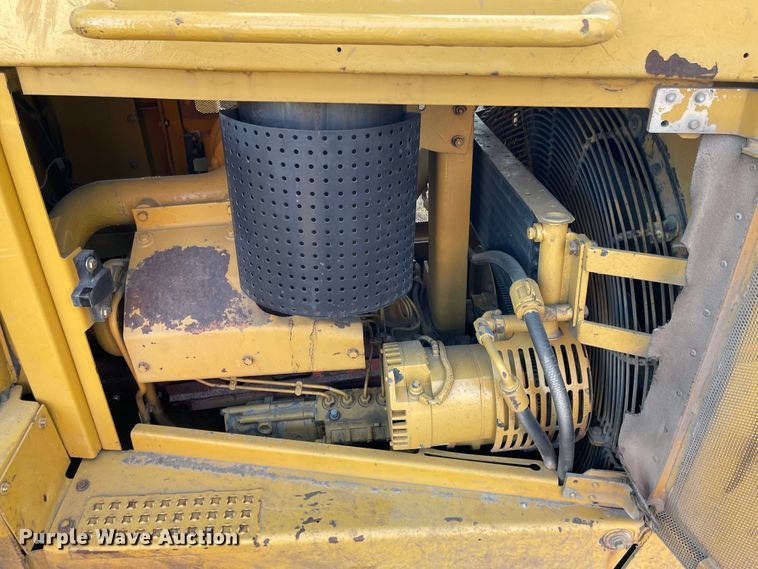 image for item IJ9527 1986 Caterpillar D6H LGP Series II  dozer