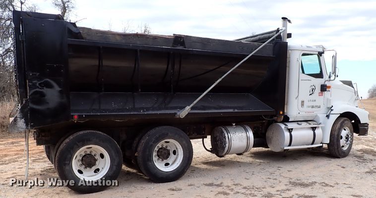 image for item IS9287 2003 International 9200i  dump truck