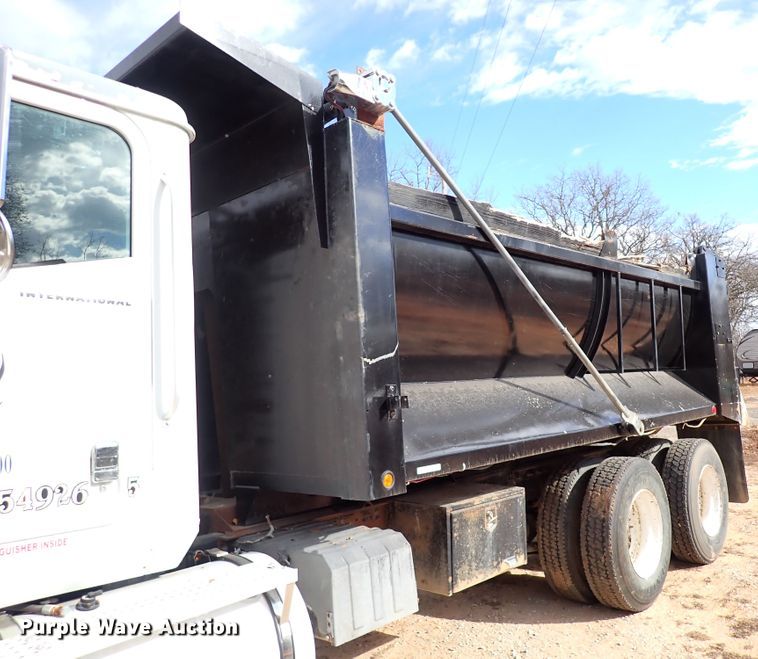 image for item IS9287 2003 International 9200i  dump truck