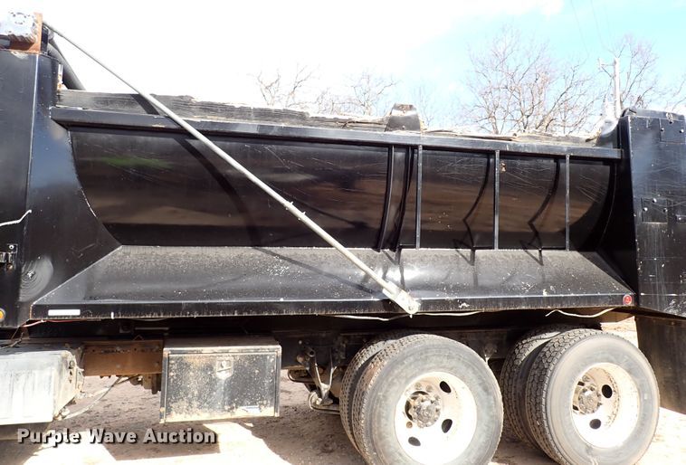 image for item IS9287 2003 International 9200i  dump truck