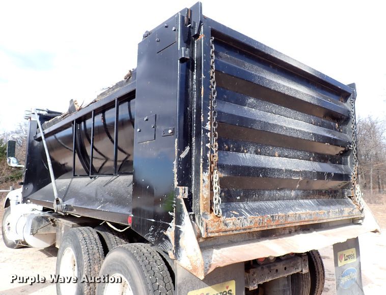 image for item IS9287 2003 International 9200i  dump truck