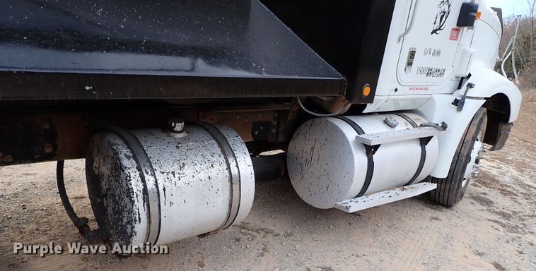 image for item IS9287 2003 International 9200i  dump truck