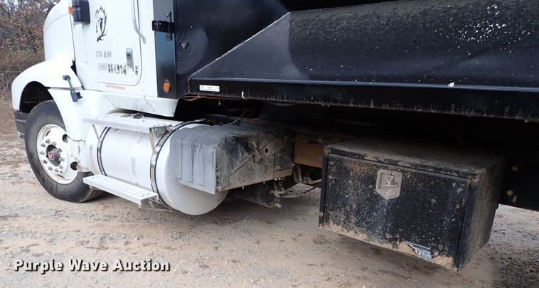 image for item IS9287 2003 International 9200i  dump truck