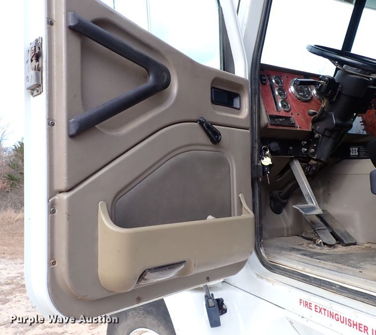 image for item IS9287 2003 International 9200i  dump truck