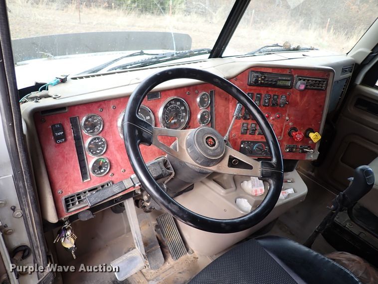 image for item IS9287 2003 International 9200i  dump truck