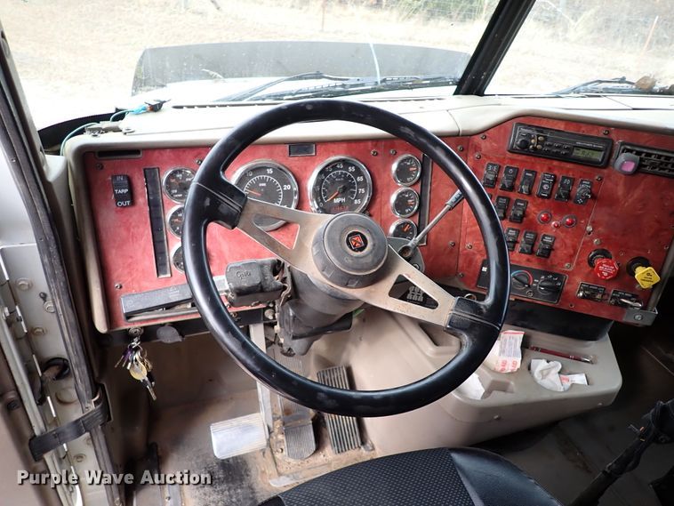 image for item IS9287 2003 International 9200i  dump truck