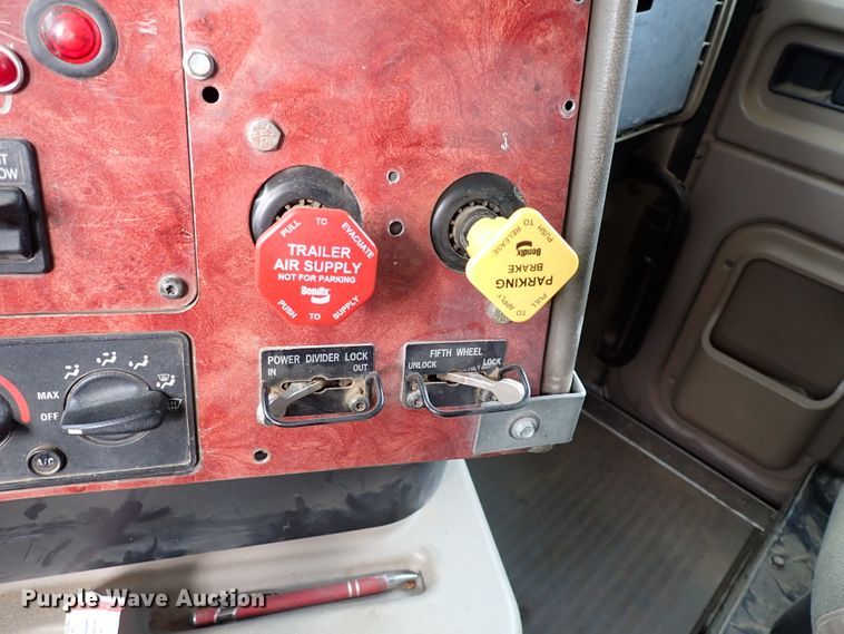 image for item IS9287 2003 International 9200i  dump truck