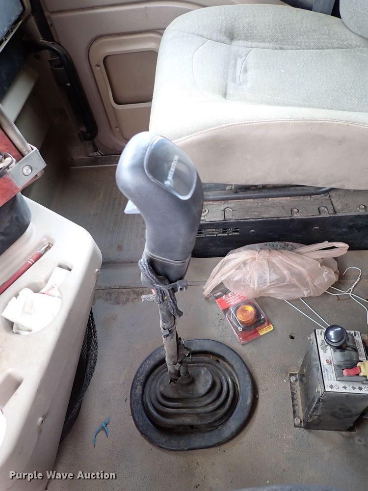 image for item IS9287 2003 International 9200i  dump truck