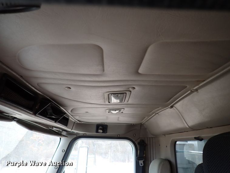 image for item IS9287 2003 International 9200i  dump truck