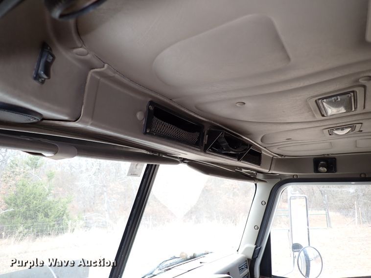 image for item IS9287 2003 International 9200i  dump truck