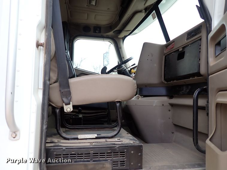 image for item IS9287 2003 International 9200i  dump truck