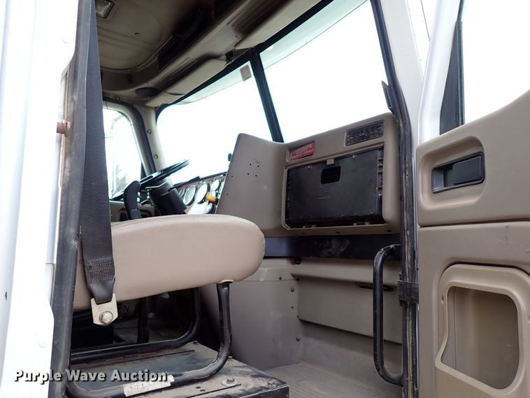 image for item IS9287 2003 International 9200i  dump truck