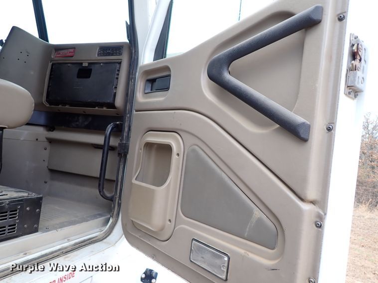 image for item IS9287 2003 International 9200i  dump truck