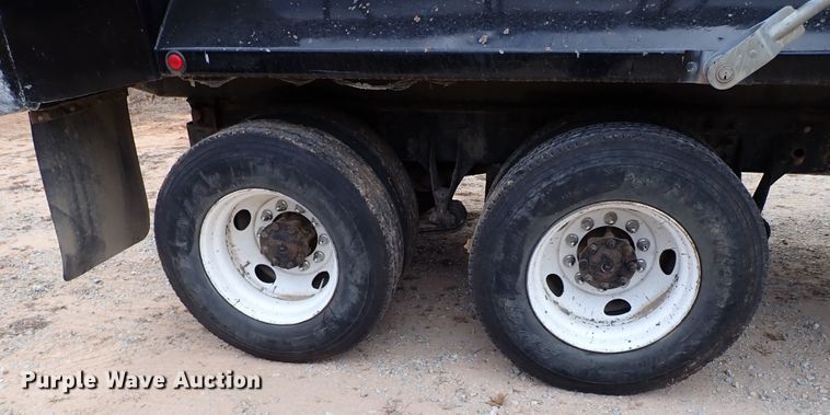 image for item IS9287 2003 International 9200i  dump truck