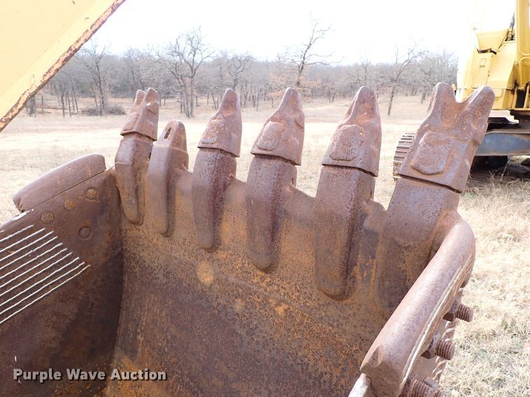 image for item IS9307 2000 Komatsu PC228USLC-2  excavator