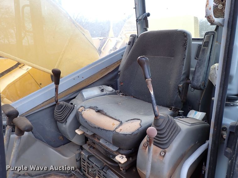 image for item IS9307 2000 Komatsu PC228USLC-2  excavator