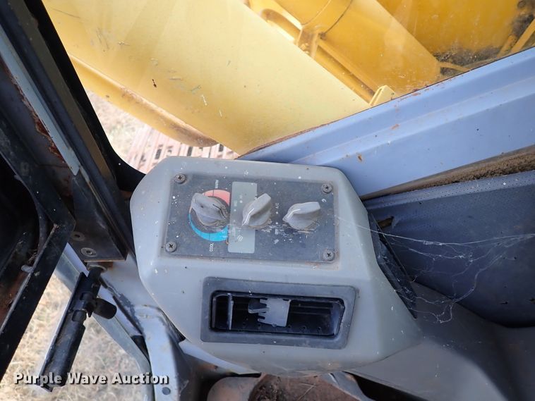 image for item IS9307 2000 Komatsu PC228USLC-2  excavator