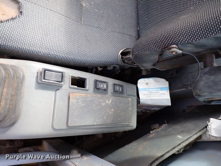 image for item IS9307 2000 Komatsu PC228USLC-2  excavator