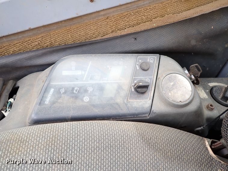 image for item IS9307 2000 Komatsu PC228USLC-2  excavator