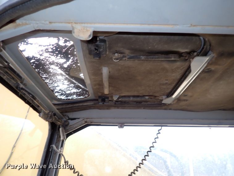 image for item IS9307 2000 Komatsu PC228USLC-2  excavator