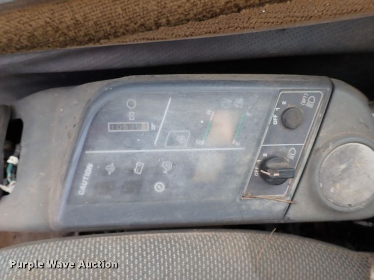 image for item IS9307 2000 Komatsu PC228USLC-2  excavator