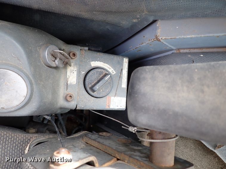 image for item IS9307 2000 Komatsu PC228USLC-2  excavator