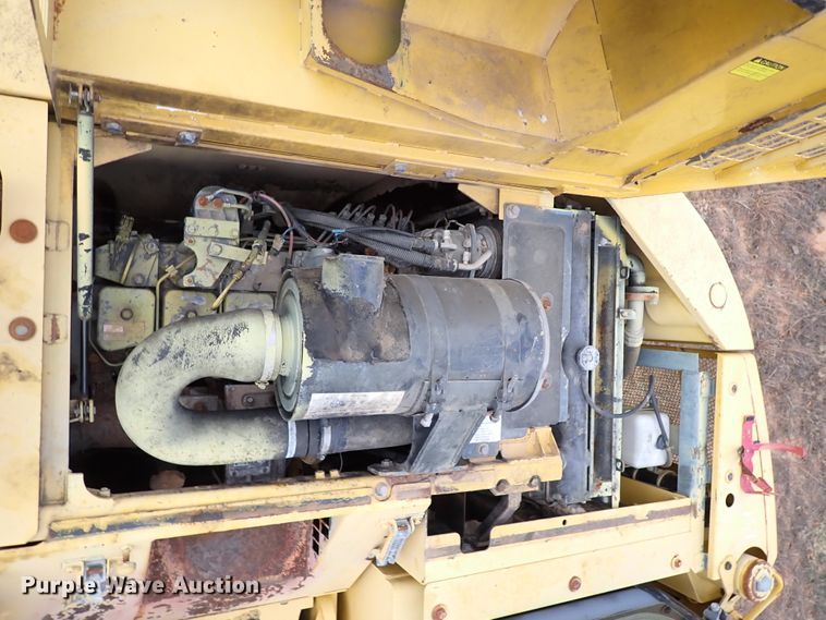 image for item IS9307 2000 Komatsu PC228USLC-2  excavator