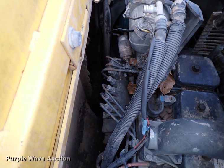 image for item IS9307 2000 Komatsu PC228USLC-2  excavator